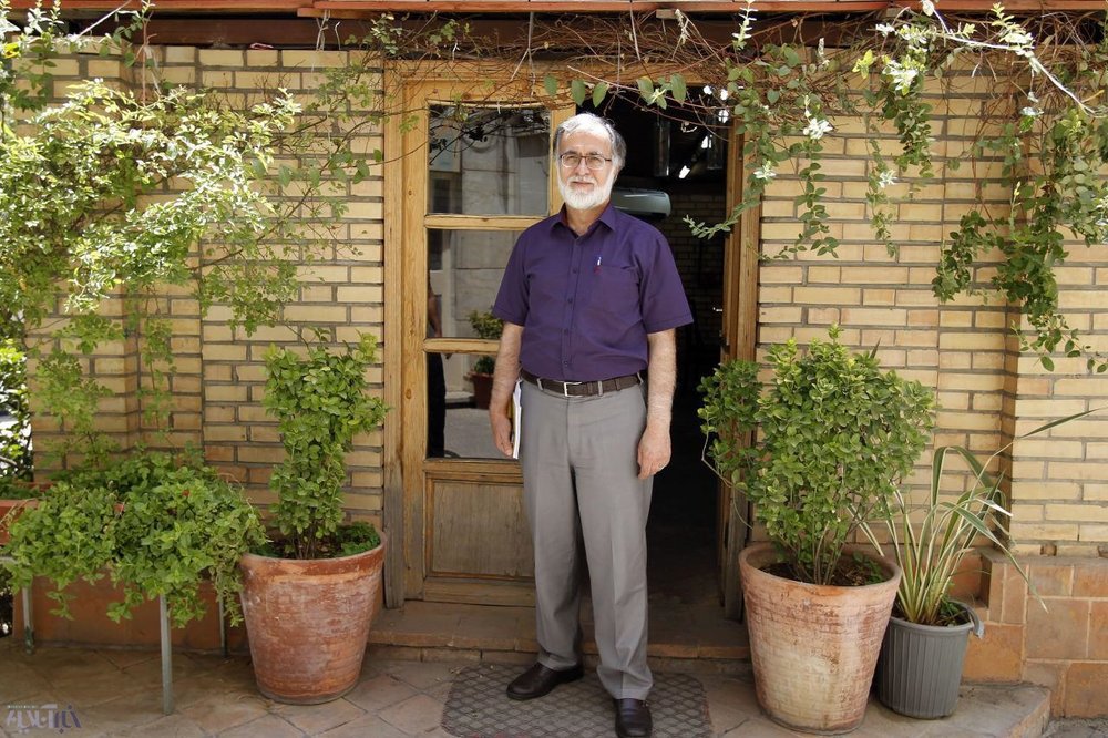 عطریانفر: رئیسی از کروبی درس بگیرد /ظریف مجبور شود می آید
