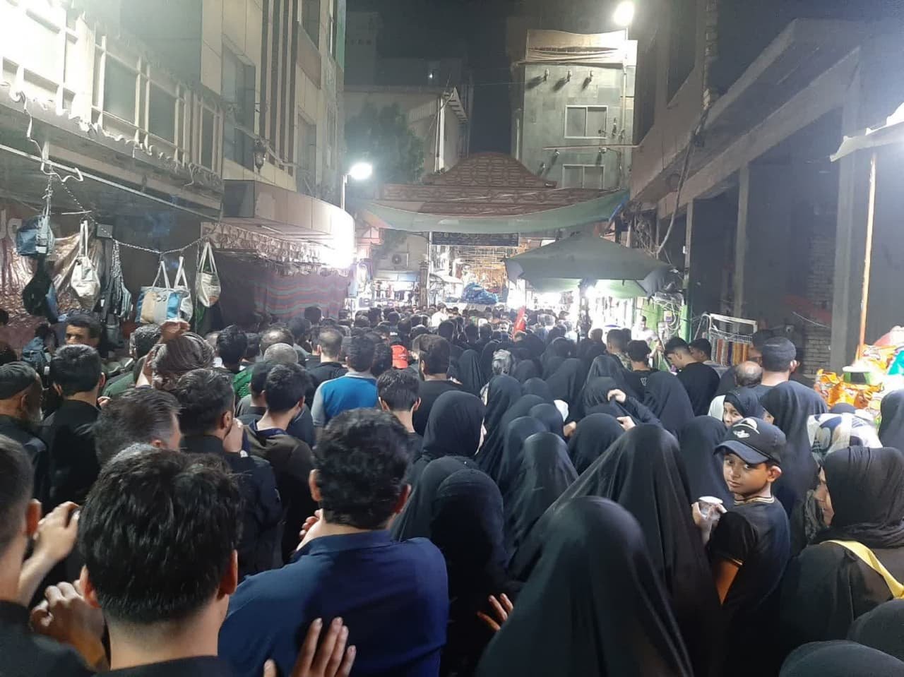 در مسیر حرم. کربلای معلی. شهریور 1402