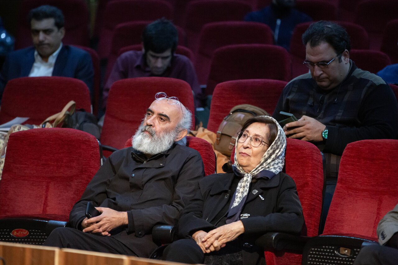 مهم‌ترین آرزوی معتمدنژاد شکل‌گیری چیزی به اسم علم ارتباط، خانواده ارتباطات و منظومه ارتباطات بود تا بتواند به حل و فصل مسائل ایران کمک کند