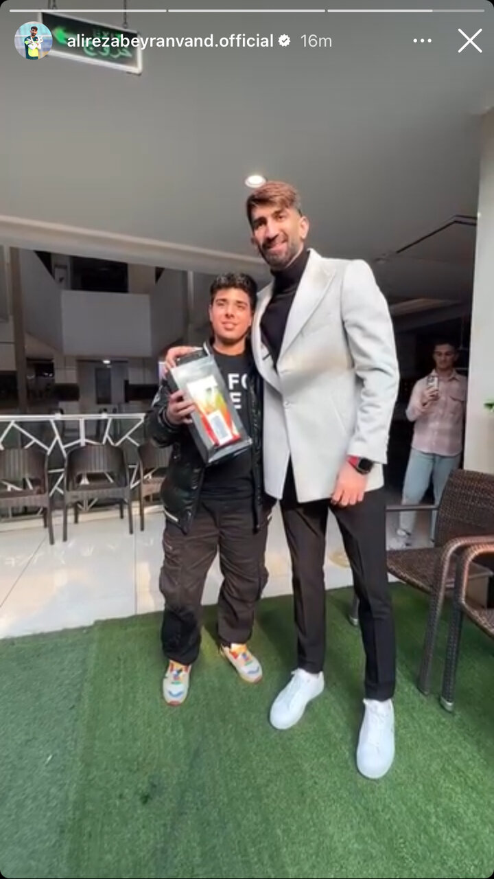 عکس‌| اقدام زیبای بیرانوند؛ آرزوی این هوادار برآورده شد!