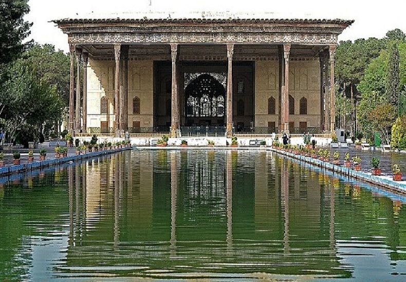 معرفی دیدنی‌ترین جاذبه‌های گردشگری اصفهان/از رمز و راز حمام «شیخ بهایی» تا معرفی مقبره ناشناخته شاعر معروف