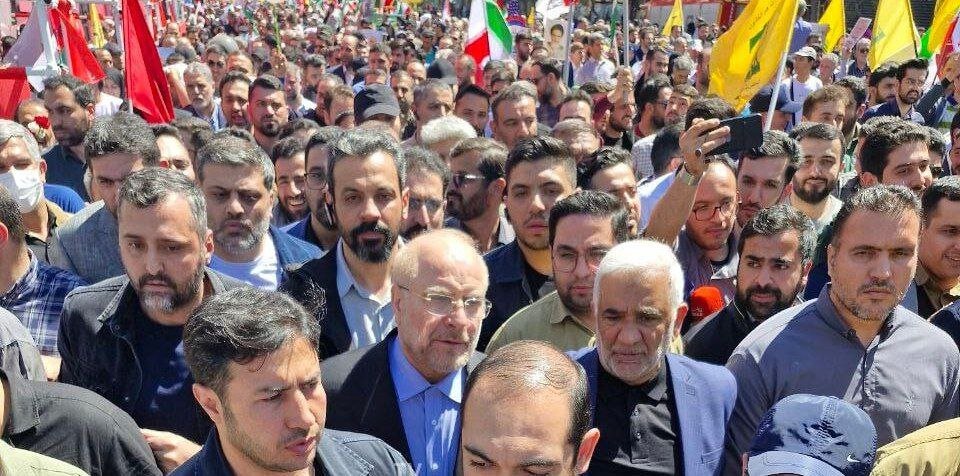 جلسات شورای عالی امنیت درباره نحوه انتقام گرفتن از اسرائیل /وزیر دفاع بدون پوشش نظامی بین مردم آمد /قالیباف و دریادار سیاری در جمع راهپیمایان روز قدس