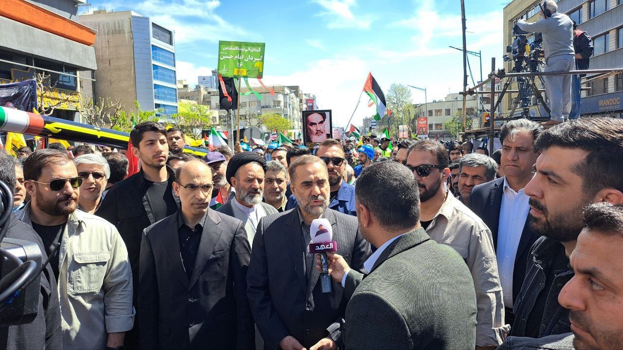 جلسات شورای عالی امنیت درباره نحوه انتقام گرفتن از اسرائیل /وزیر دفاع بدون پوشش نظامی بین مردم آمد /قالیباف و دریادار سیاری در جمع راهپیمایان روز قدس