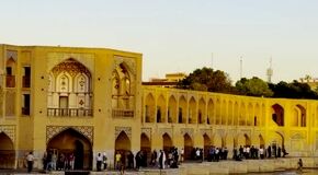 تداوم جریان ۱۰ تا ۱۲ مترمکعب آب در زاینده‌رود محدوده شهر اصفهان