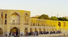 تداوم جریان ۱۰ تا ۱۲ مترمکعب آب در زاینده‌رود محدوده شهر اصفهان