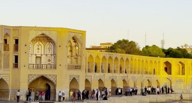 تداوم جریان ۱۰ تا ۱۲ مترمکعب آب در زاینده‌رود محدوده شهر اصفهان